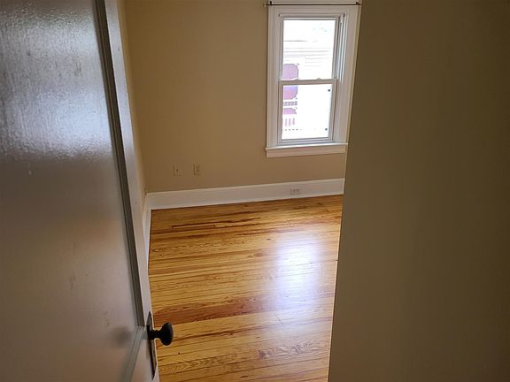 4th image of 6 N Chestnut St