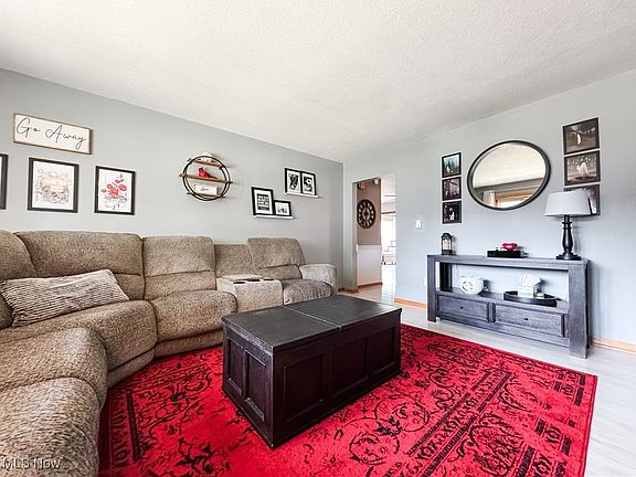 5th image of 1420 White Ave