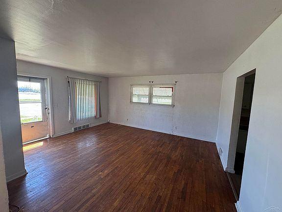 4th image of 4015 Hess Ave