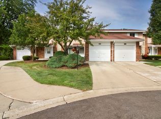 1104 Hertford Ct, Wheaton, IL 60189