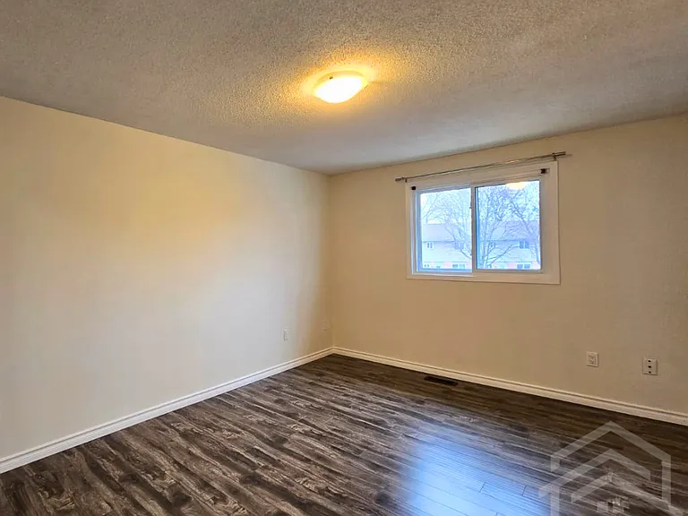 458 Springbank Ave N #2 — Photo 7