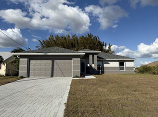 3204 37th St SW, Lehigh Acres, FL 33976