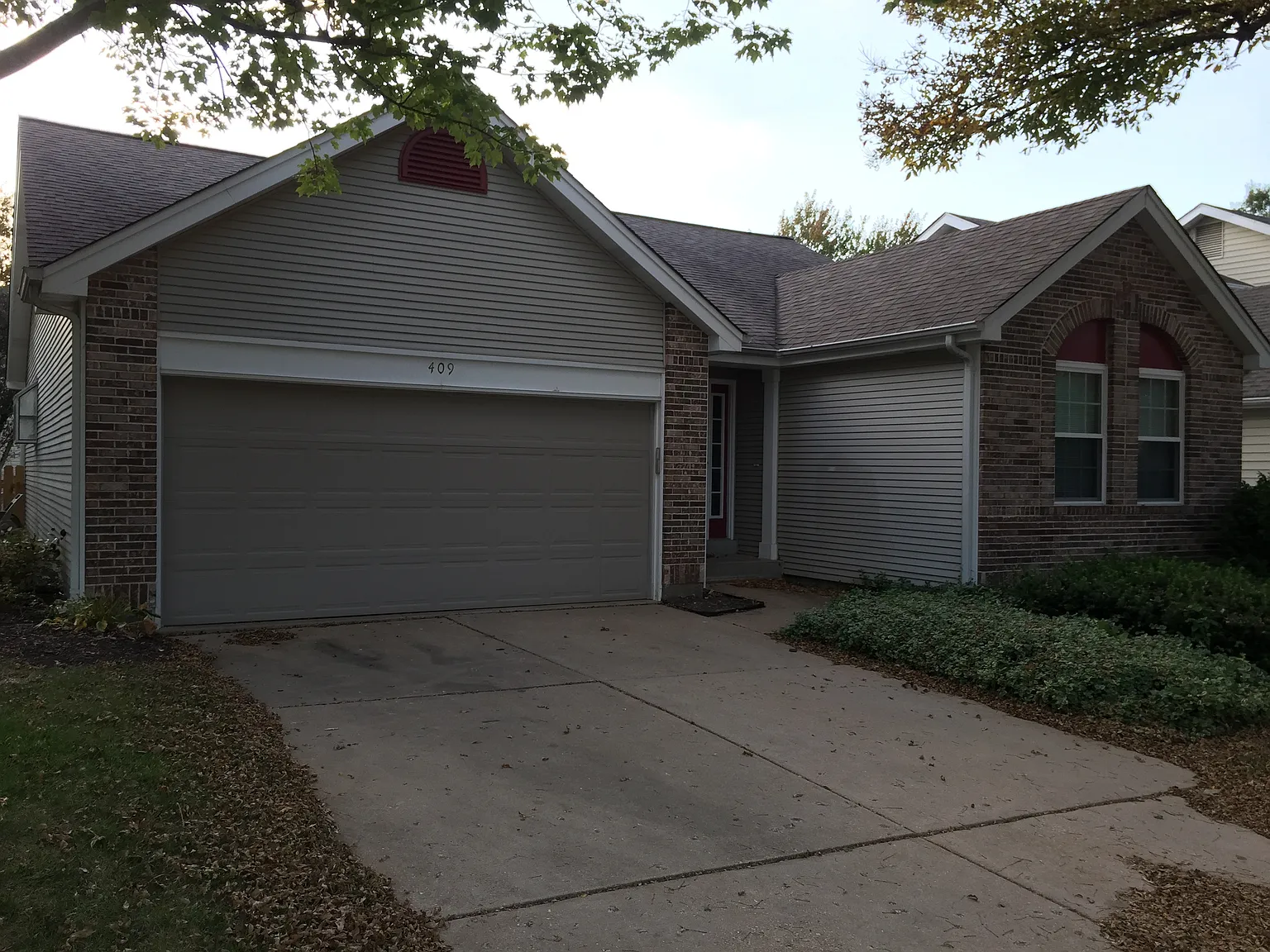 409 Hunters Crossing Ct photo 1