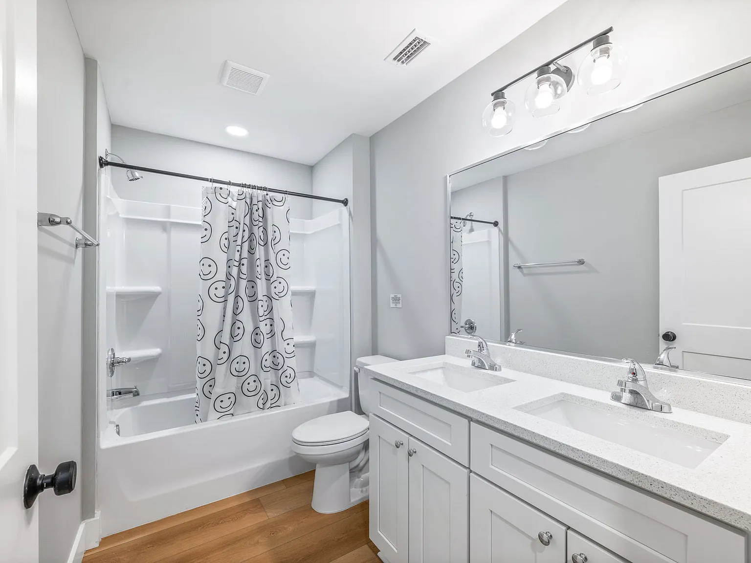 1 bed, 2400 sqft, $1,095 — Photo 3