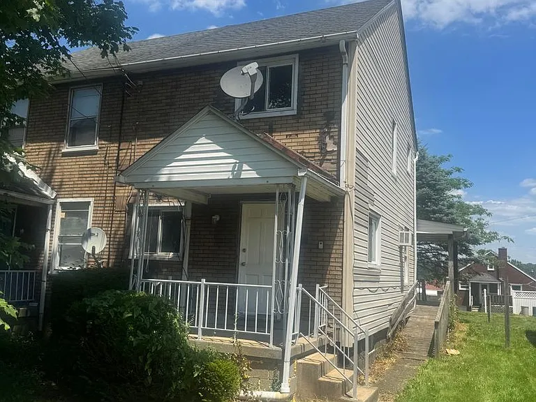 880 Miller Ave — Photo 1