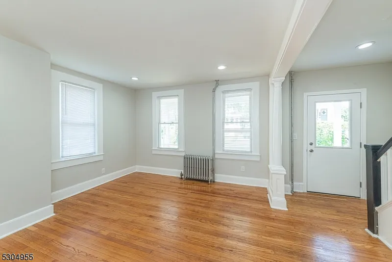 3 bed, 1.5 bath, $3,700 — Photo 4
