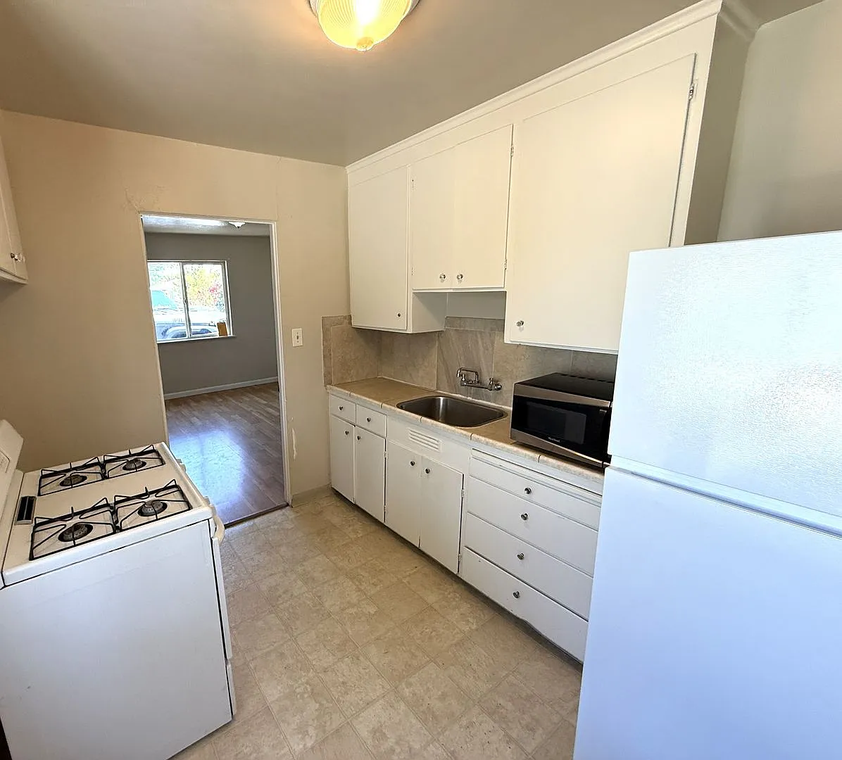 2237 Luz Ave — Photo 3