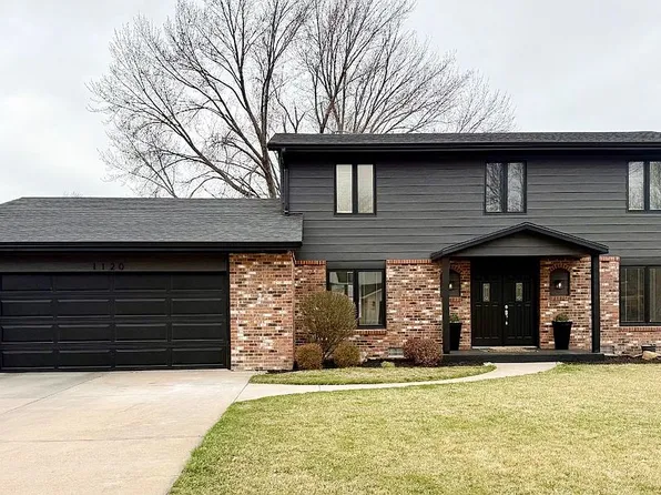 1120 Miles Ct, North Platte, NE 69101