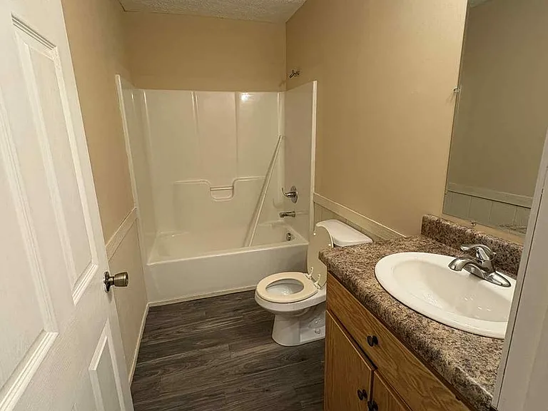 529 E Main St — Photo 21