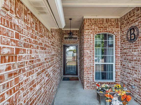 3rd image of 104 Topaz Cir