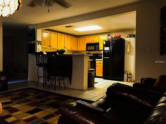 5th image of 2216 Howard Ln