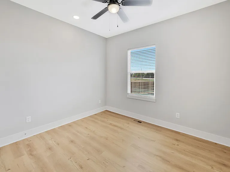 584 Long Path Ct — Photo 32