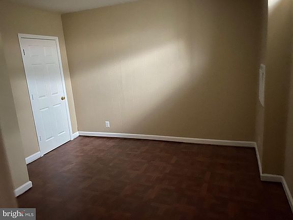 5th image of 301 Madison Ct