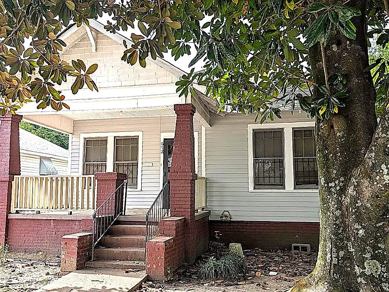 672 Bowden St — Photo 1