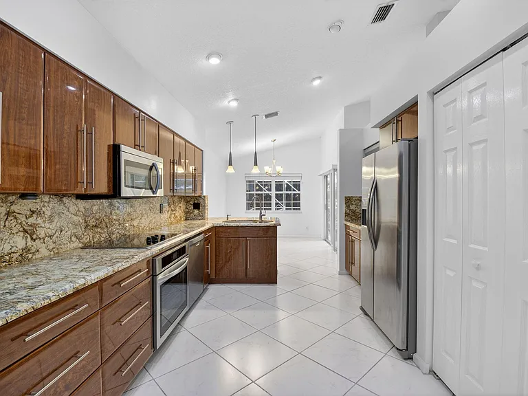 7558 Ironbridge Cir — Photo 107