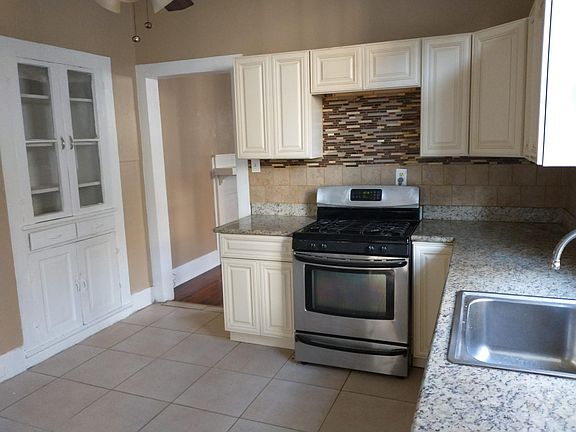 5th image of 3154 Toulouse St
