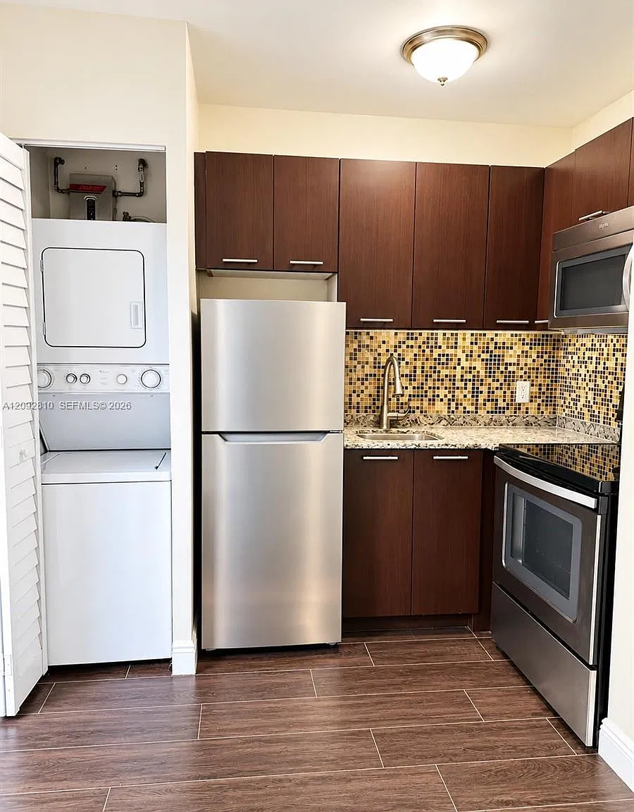 500 SW 9th Ave — Photo 1
