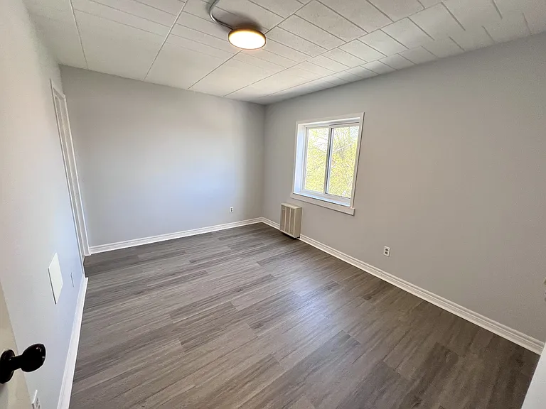 180 Tecumseh Rd E — Photo 9