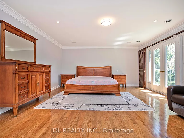 53 Aldershot Cres — Photo 20