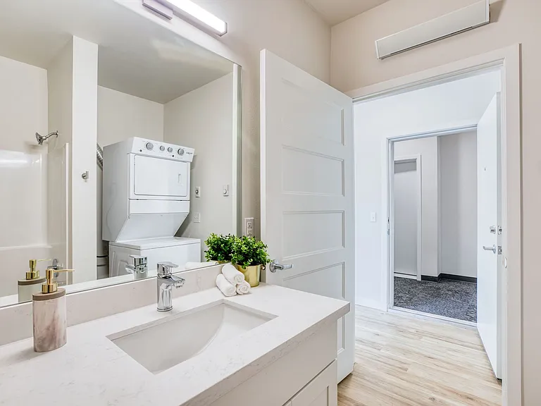 715 S I St — Photo 11