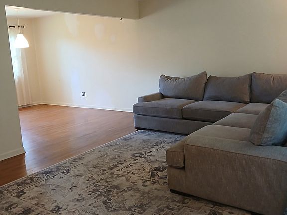 3rd image of 920 W Washington Ave