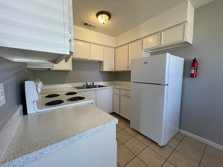 2700 Sunny Ln #12 — Photo 10