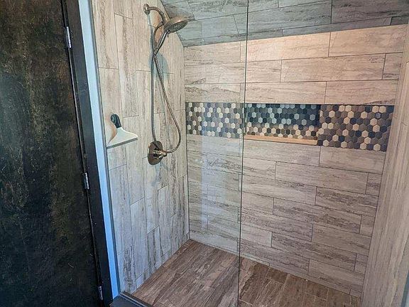 4th image of 152 Livingston St #2