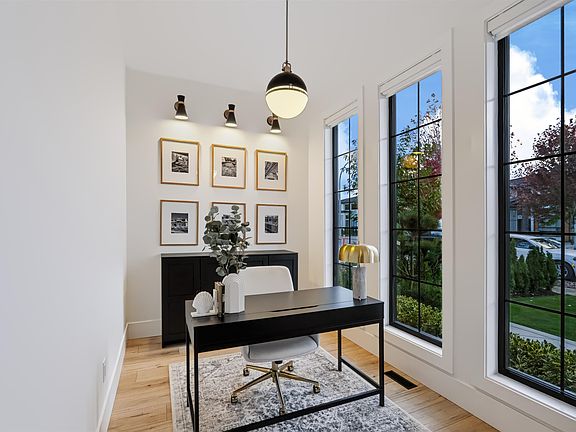 4th image of 2690 Platform Cres
