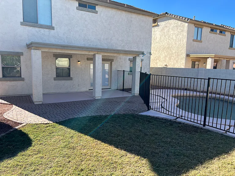 18606 W Sunnyslope Ln — Photo 6