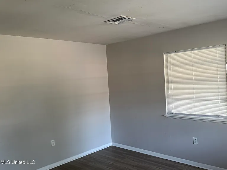 609 Academy Dr — Photo 17