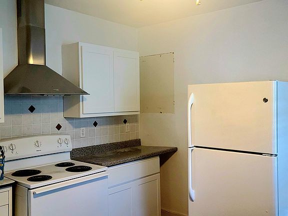 4th image of 60 Woodbine St Floor 2