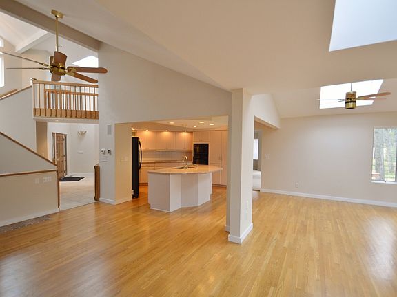 3rd image of 3015 Scarborough Ln