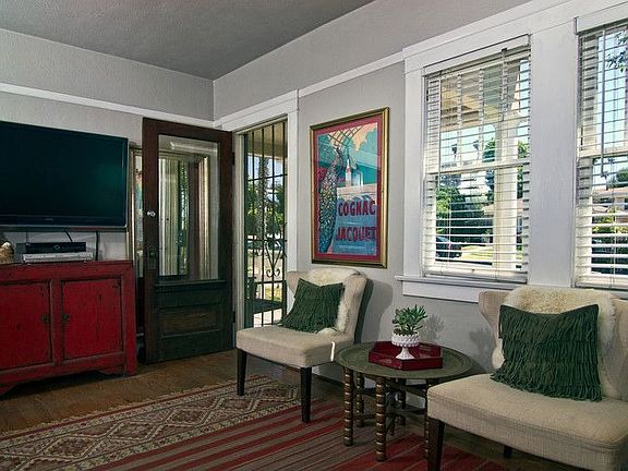 4th image of 4670 Santa Monica Ave