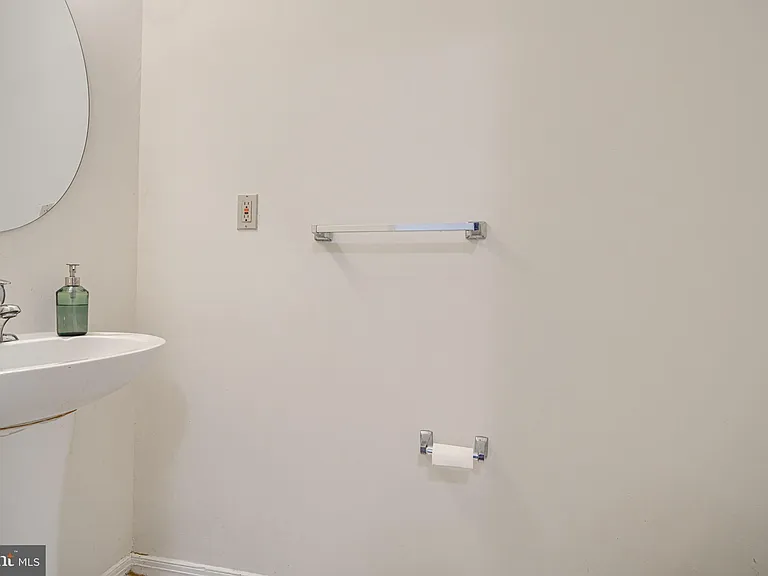 1138 W Lombard St — Photo 7
