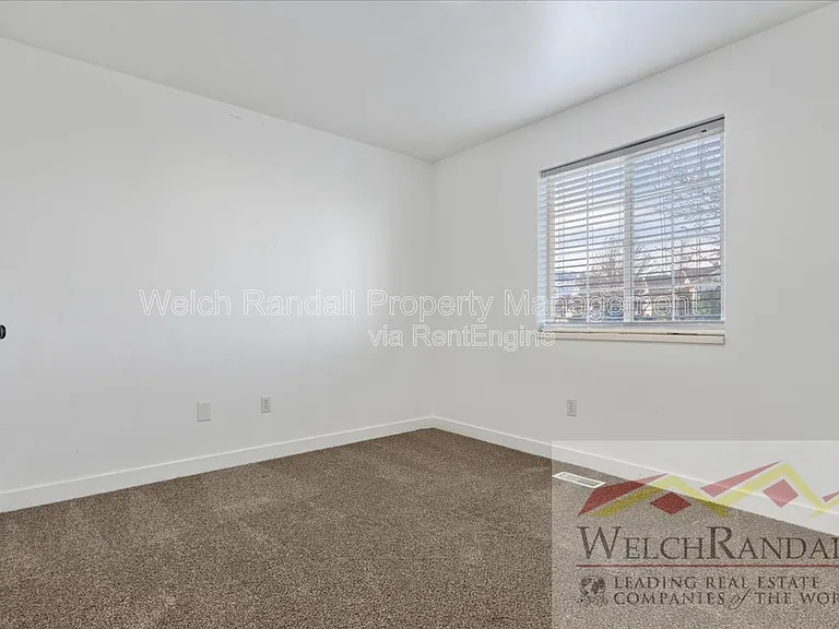 179 E 2200 S — Photo 16