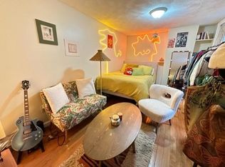 19 Greenough Ln #3A, Boston, MA 02113