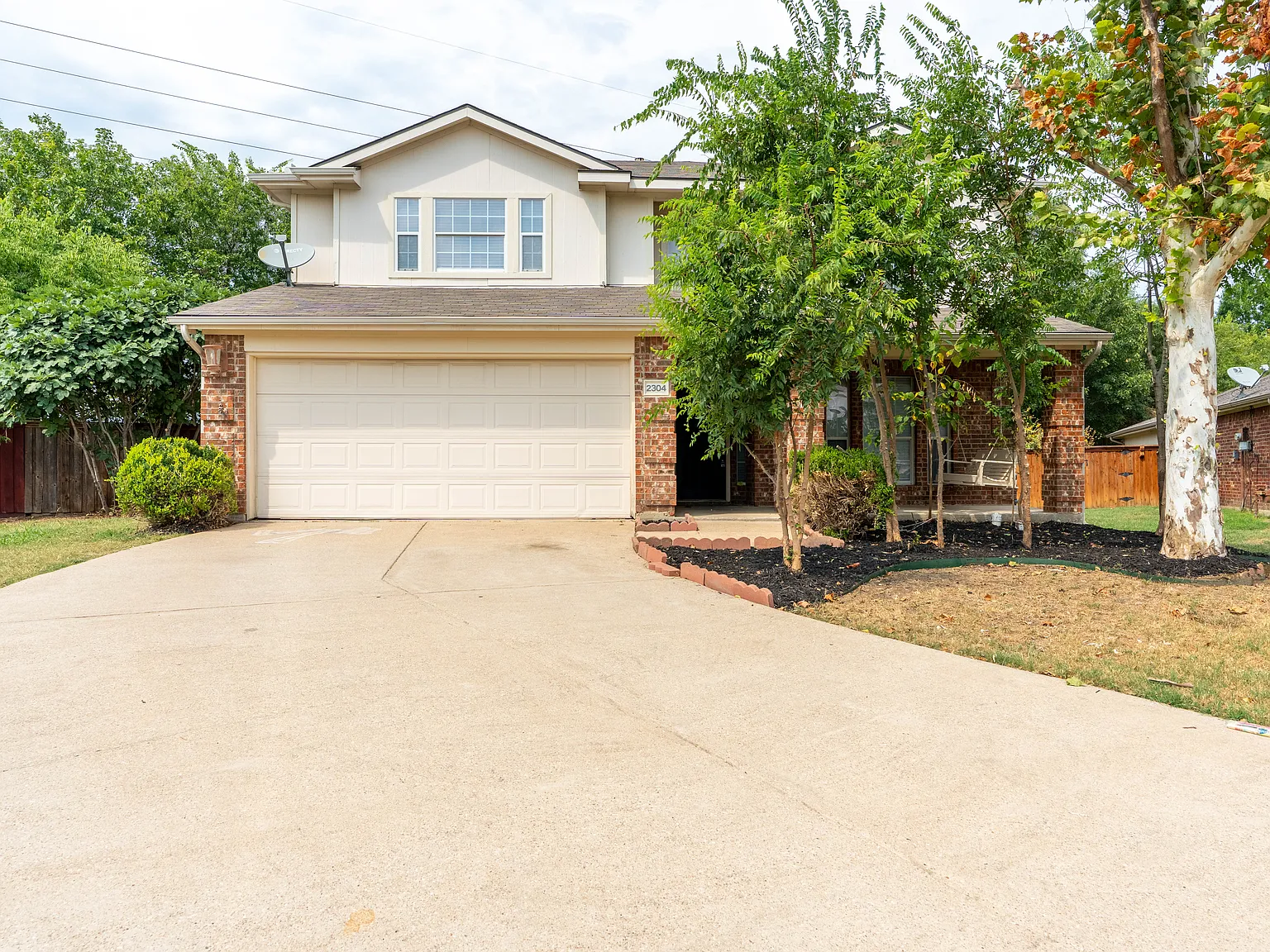 3 bed, 2.5 bath, 2210 sqft, $2,450 — Photo 2