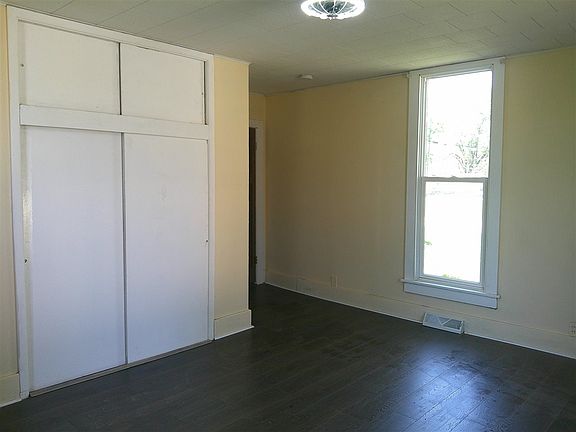 4th image of 1102 4th Ave
