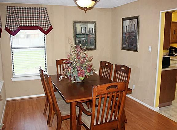 4th image of 1138 Silverlake Dr