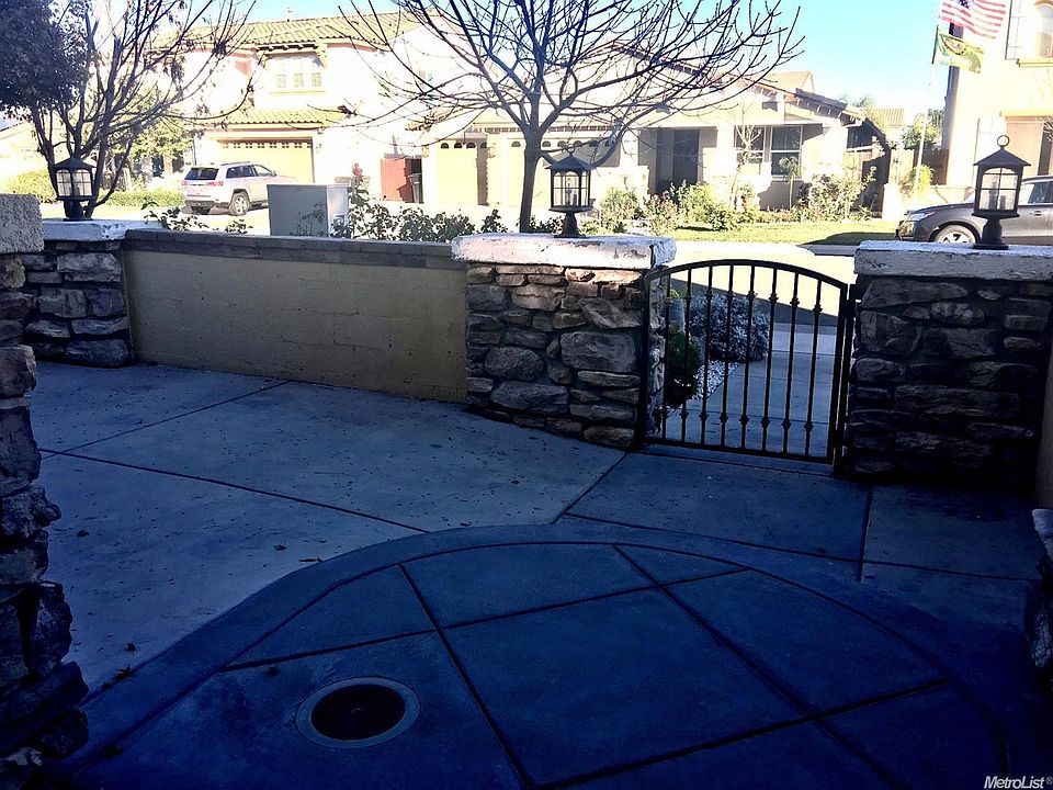 2nd image of 2809 Espana Ln