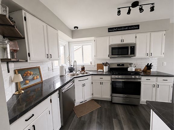 3rd image of 1487 S Pembroke Dr #1