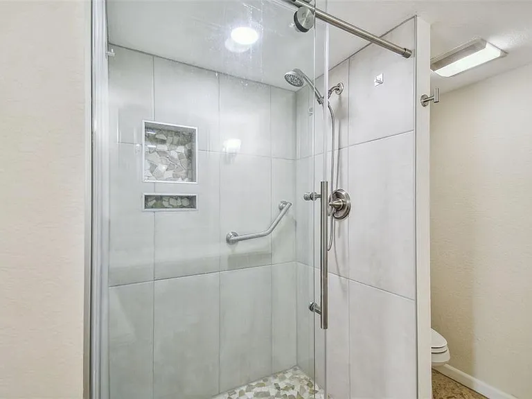 100 Oakmont Ln #106 — Photo 33