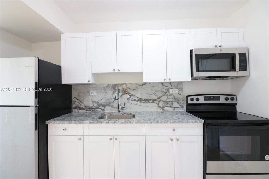 3014 NW 6th St, photo 6