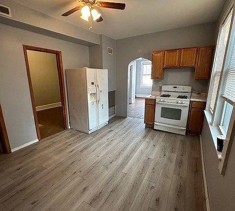 2nd image of 512 N Ashland Ave #F1b