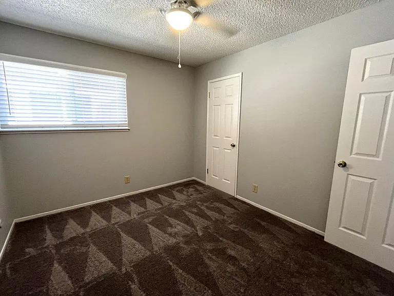 330 W Acacia Street — Photo 11