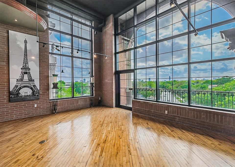 1st image of 1025 S Shepherd Dr Unit 310