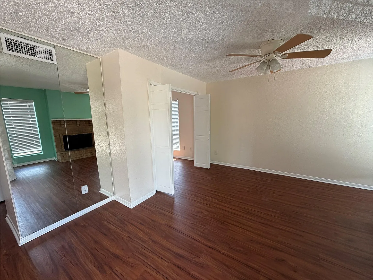 1 bed, 1.0 bath, 528 sqft, $875 — Photo 3