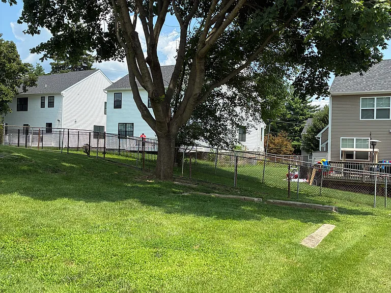 276 Summit Ave — Photo 28