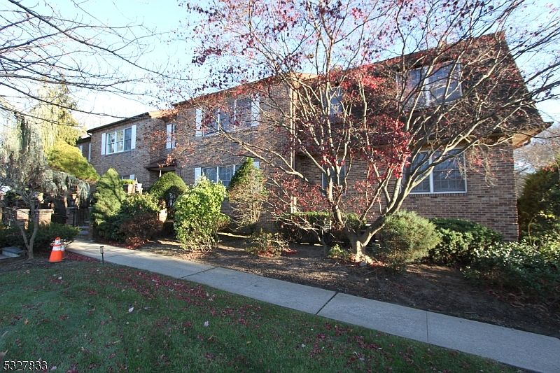 1st image of 70 Harristown Rd APT 3