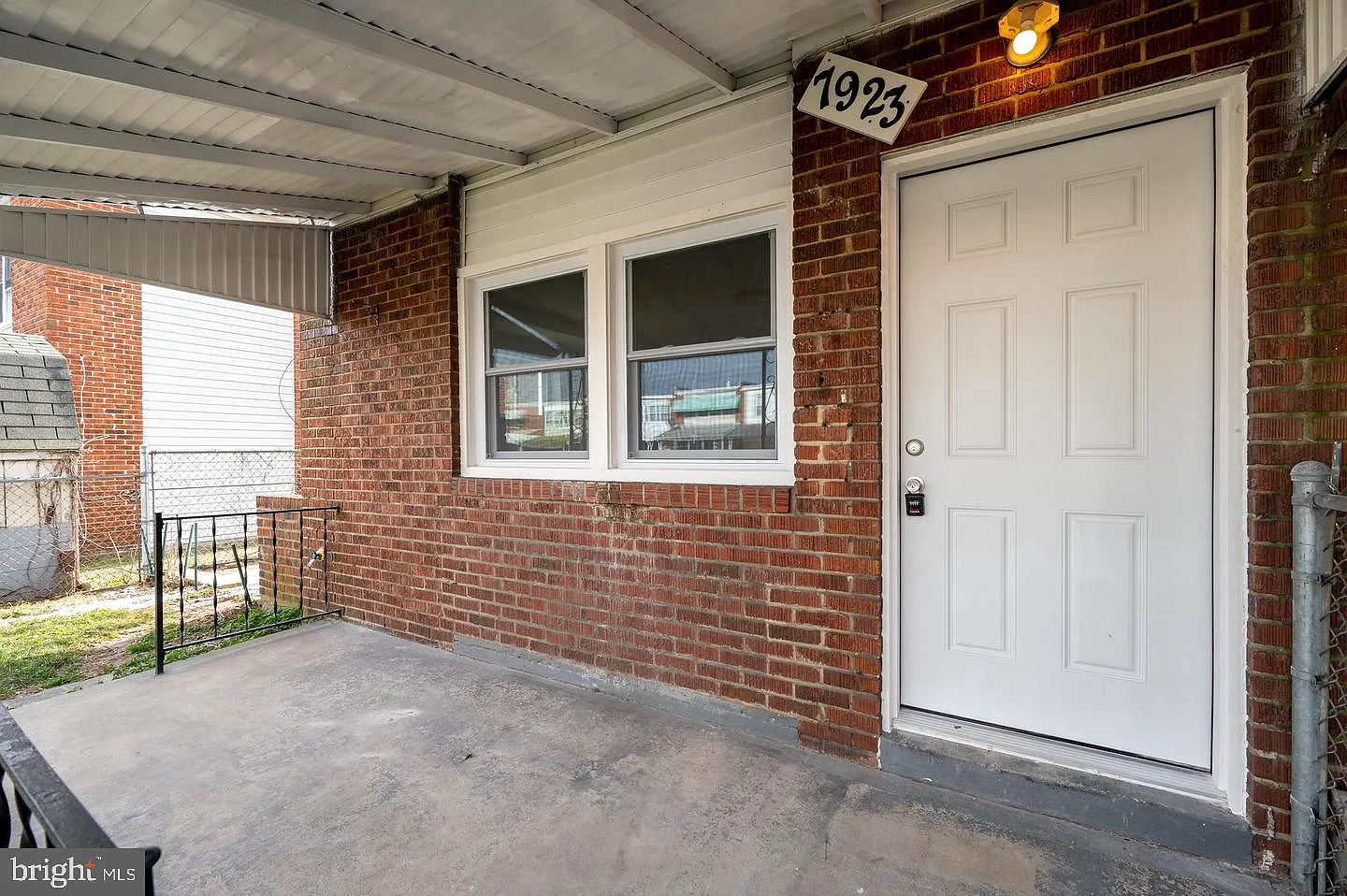3 bed, 2.0 bath, 954 sqft, $1,700 — Photo 3